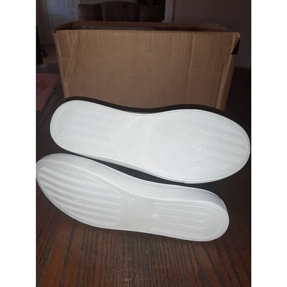 New Size 7 Black Side Zip Booties Shoes Ankle Boots - Picture 4 of 6